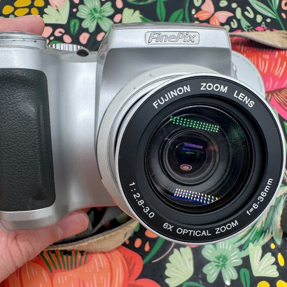 Fujifilm FinePix S3100 Digital Camera 4.0MP 6x Optical Zoom Silver Vintage Y2K